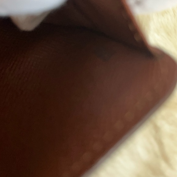 Louis Vuitton - Picture 2 of 8